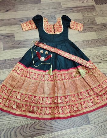 black gown - lichi silk with self box top ( full stitched ) | linning - heavy crepe ( full upto bottom ) fabric weaving work casual 